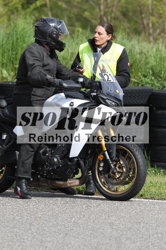 Archiv-2025/10 23.04.2025 Cornu Master School ADR/rot-rouge/21